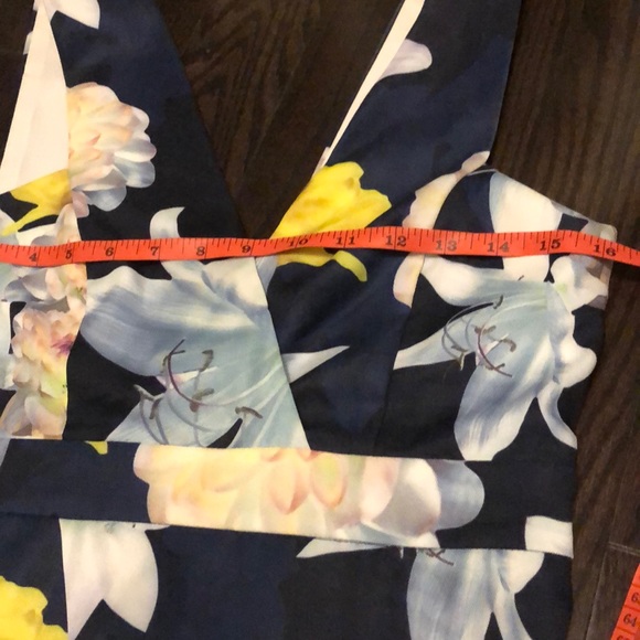 Lulu’s cocktail dress - Picture 7 of 9